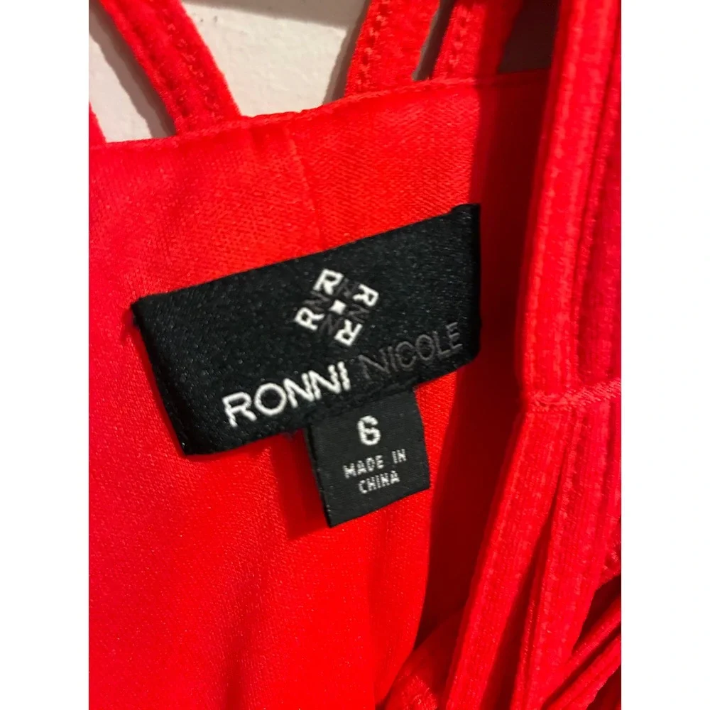 Ronni Nicole Red Textured Sheath Dress Strappy Cage Neckline Size 6‎